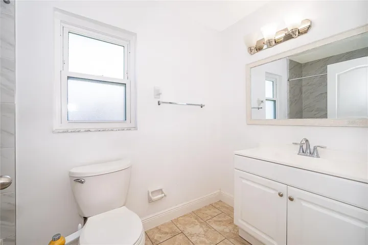 Second Room's Bathroom