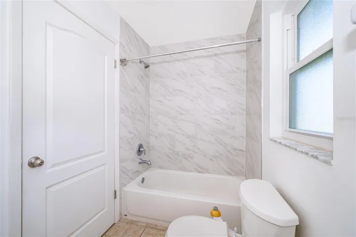 Second Room's Bathroom