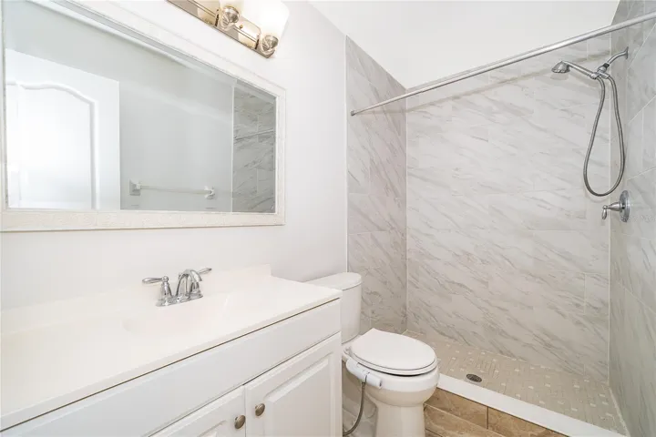 Owner's suite bathroom