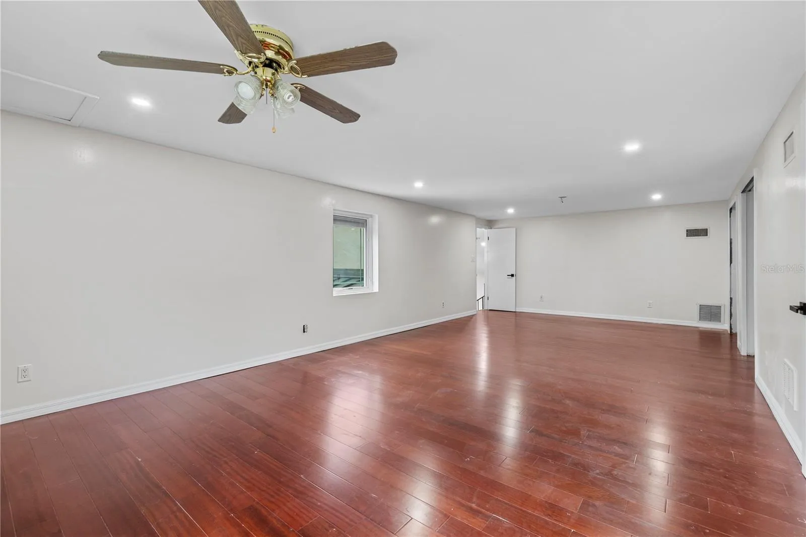 5th Bedroom/Loft upstairs