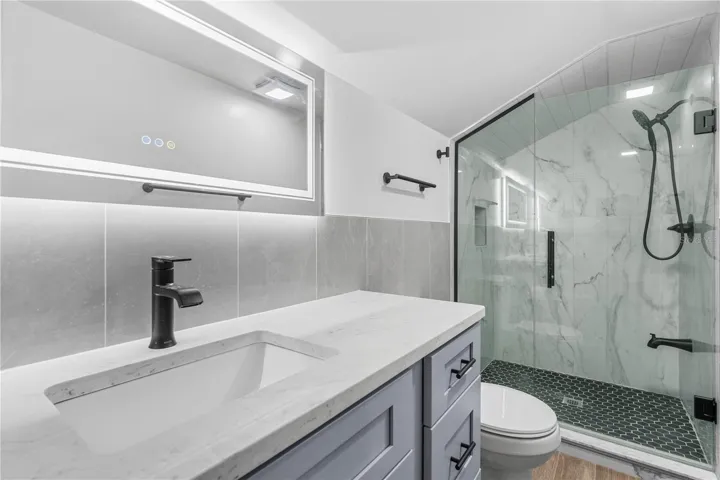 Bedroom 5/Loft Bathroom