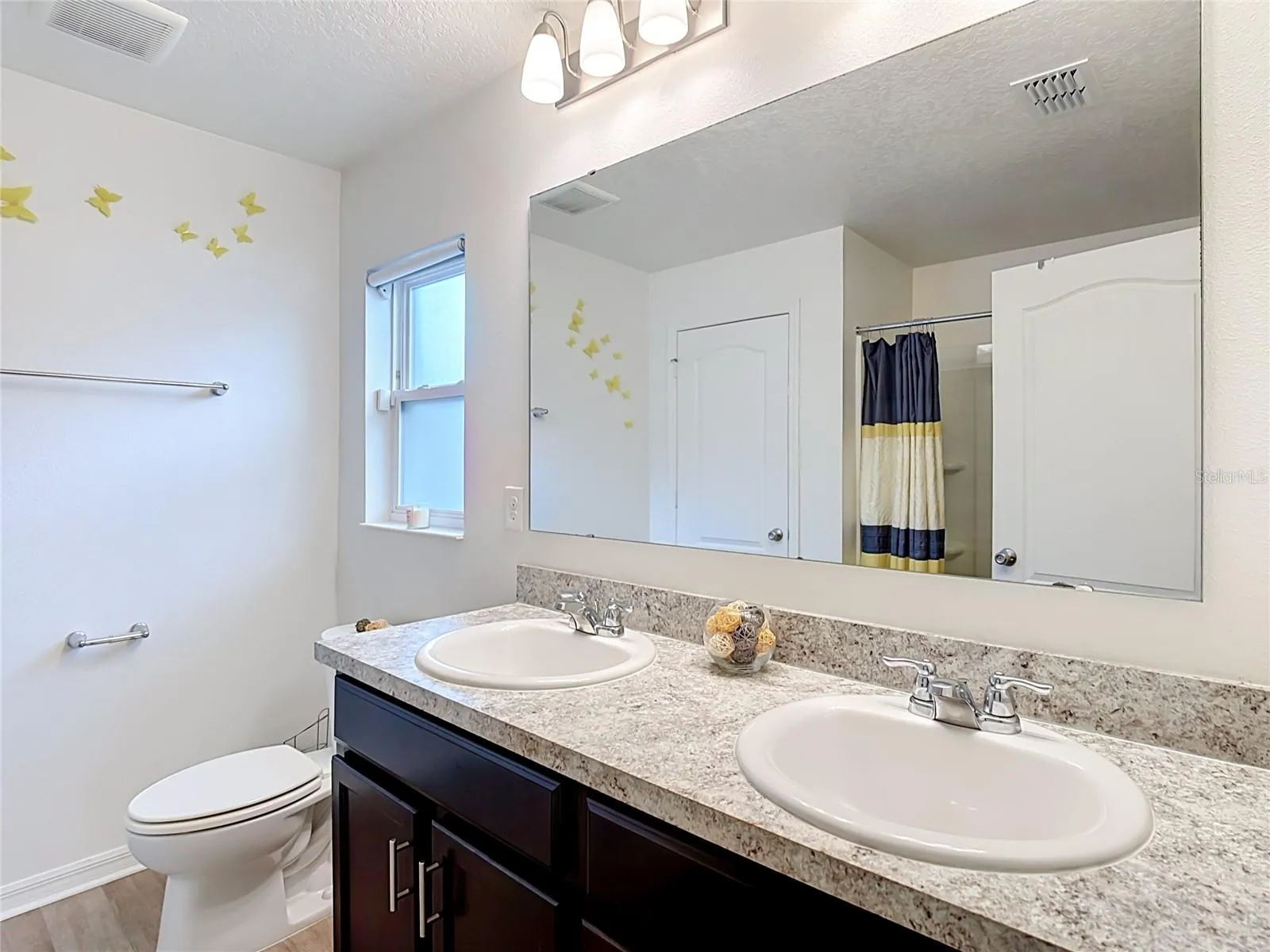 Owner's en-suite bathroom with dual sink