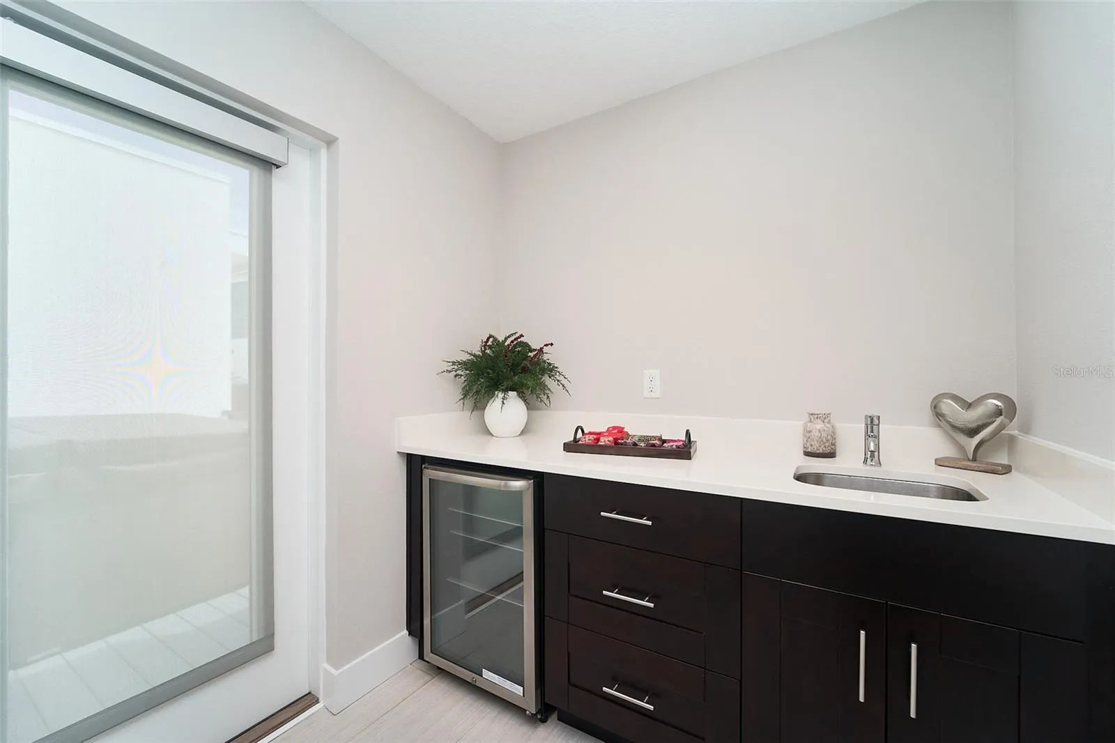 4th floor wet bar