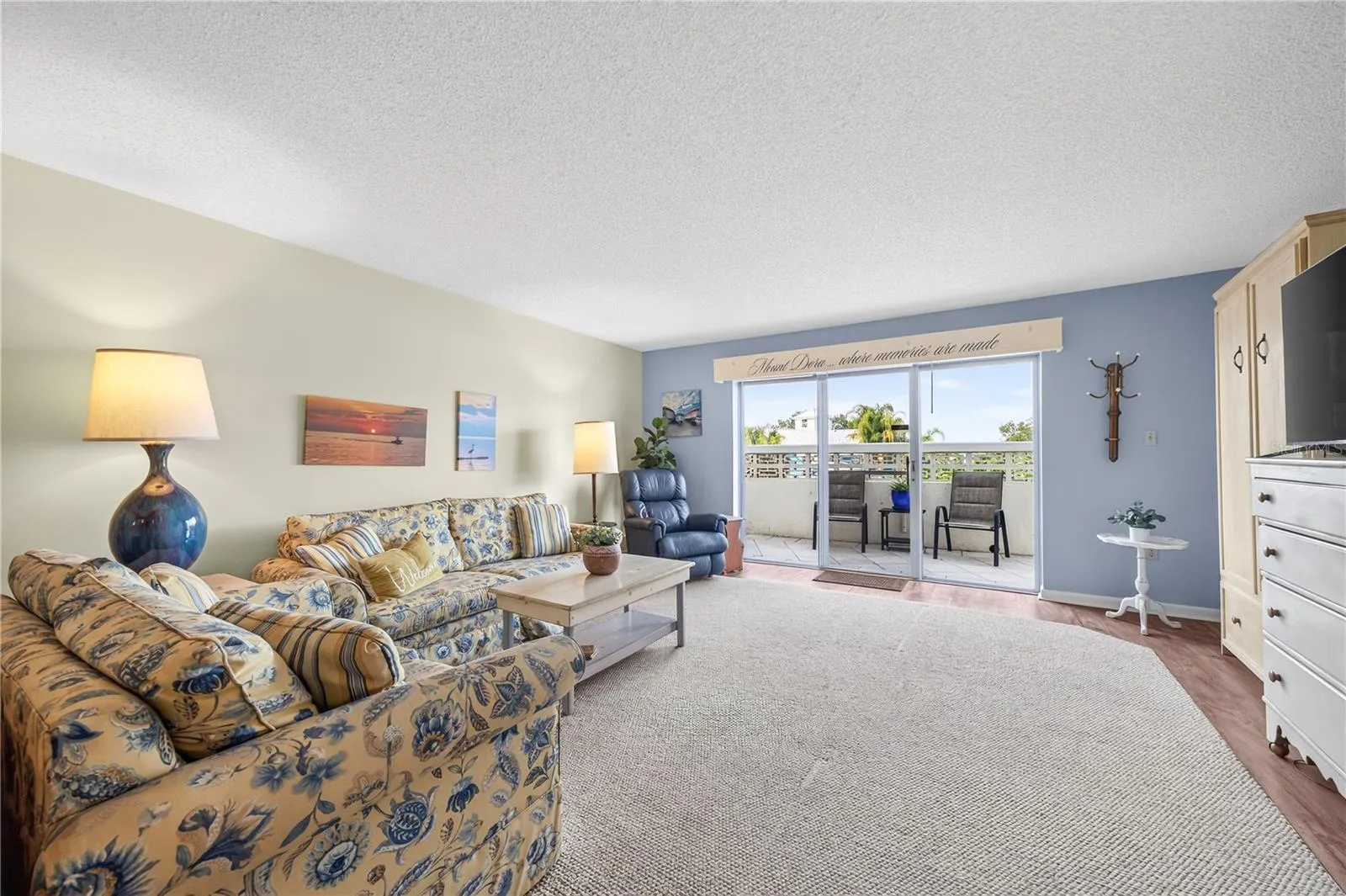 Living Room/Bedroom