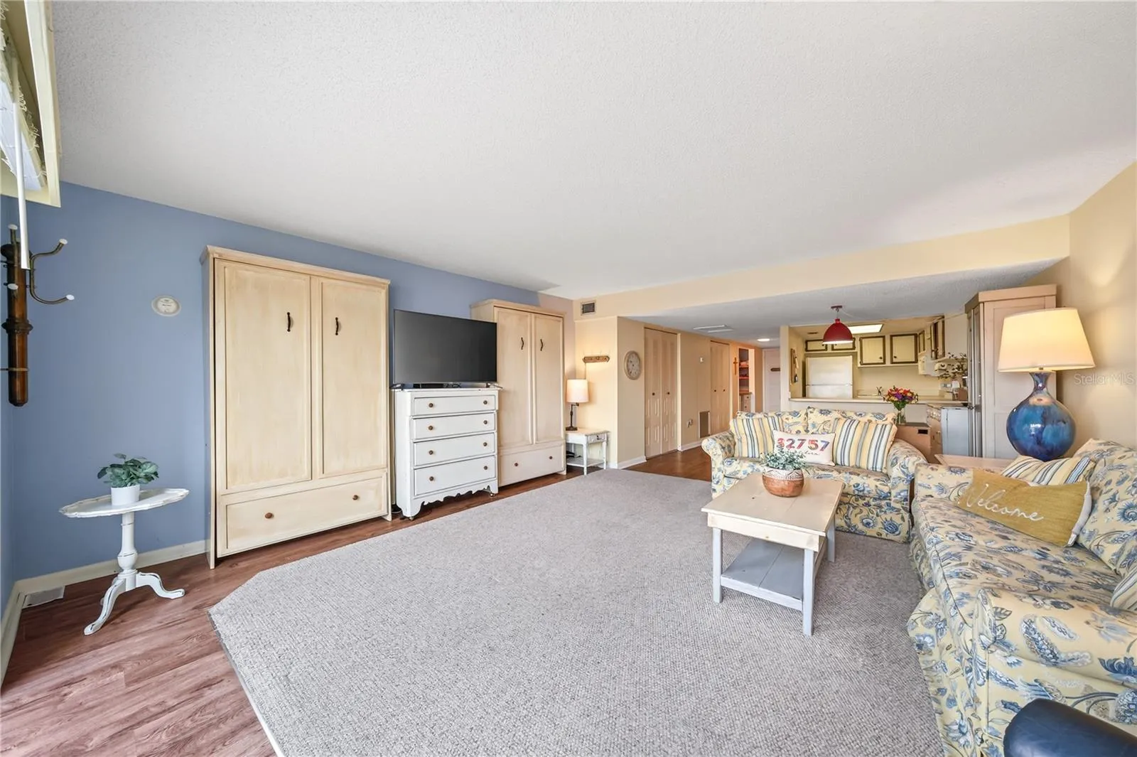 Living Room/Bedroom