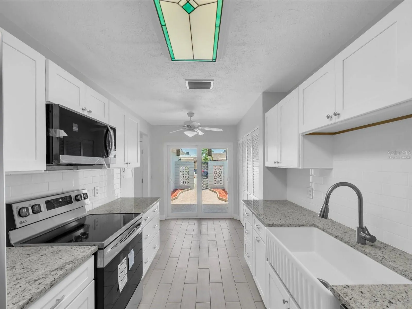 Kitchen (Virtually staged)