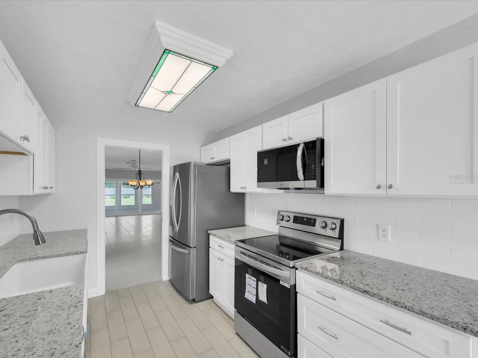 Kitchen (Virtually staged)