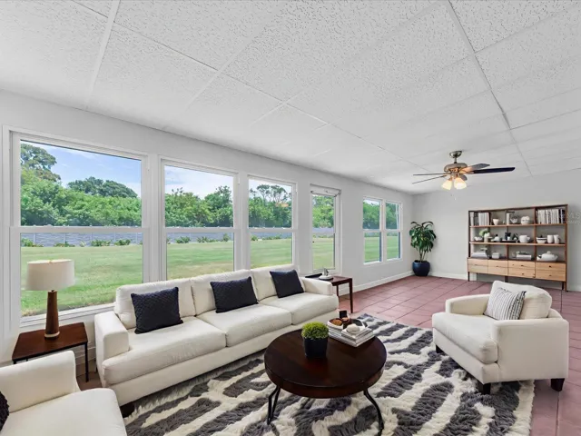 Florida Room (Virtually staged)