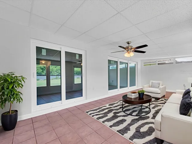 Florida Room (Virtually staged)