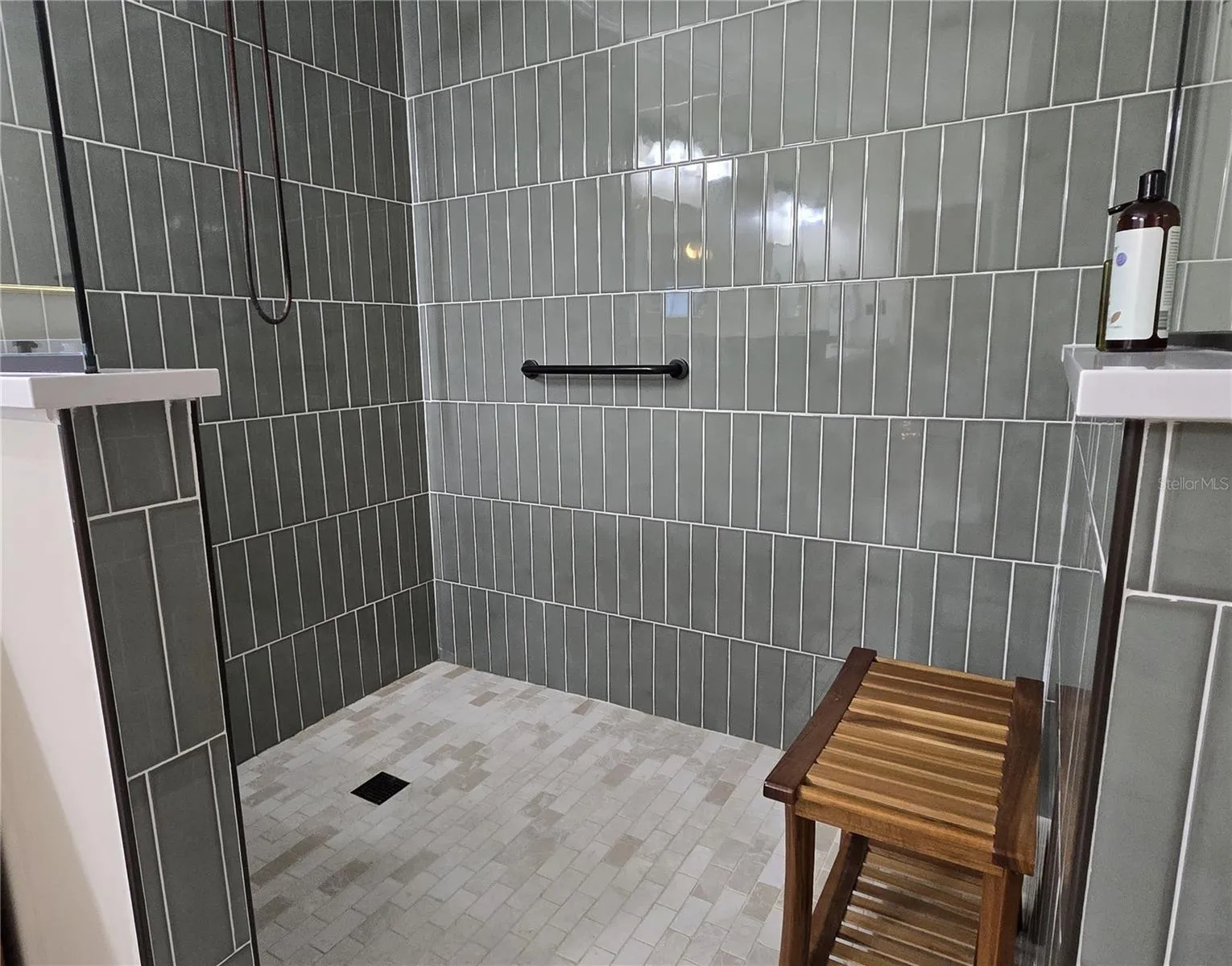 CURBLESS SHOWER