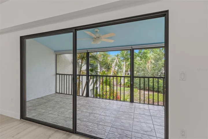 Large lanai space overlooking preserve area