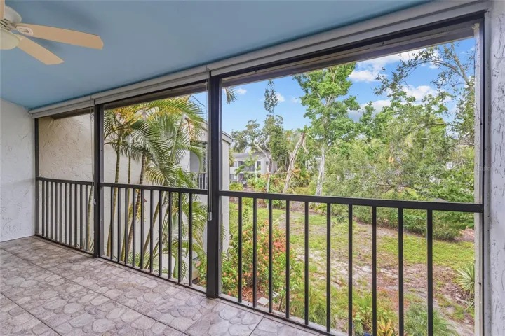 Large lanai space overlooking preserve area