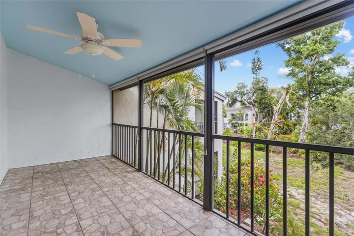 Large lanai space overlooking preserve area