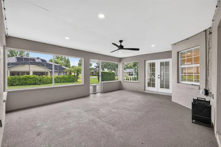 Covered patio with Screen room
