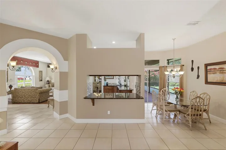 bar counter to kitchen