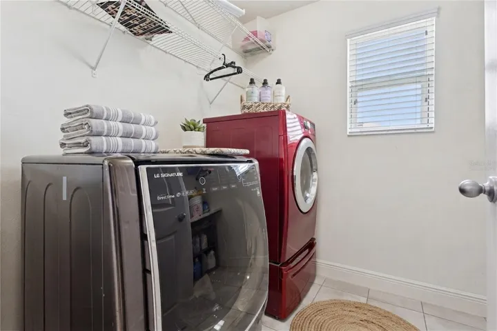 Laundry room - Upper Floor - Virtually staged