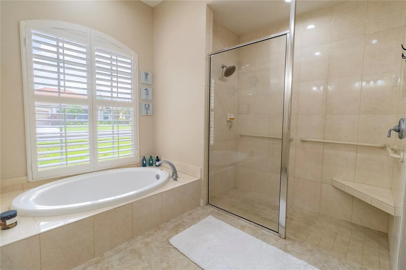 Luxurious Primary Bathroom with Soaking Tub &amp; Walk-In Shower