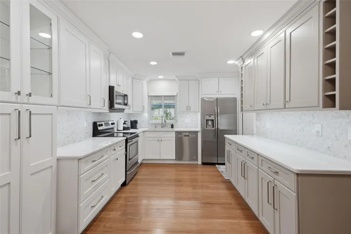 Kitchen with Dual Tone Cabinets