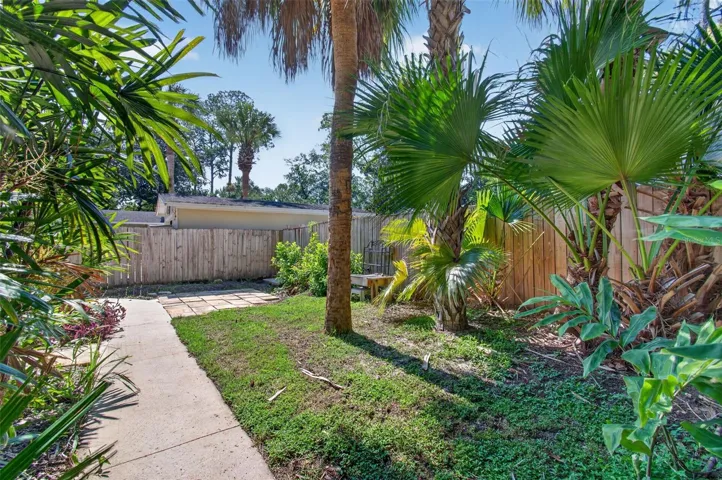 Side yard/Garden area