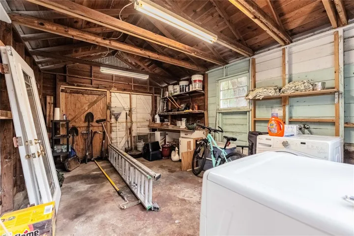 Storage & laundry