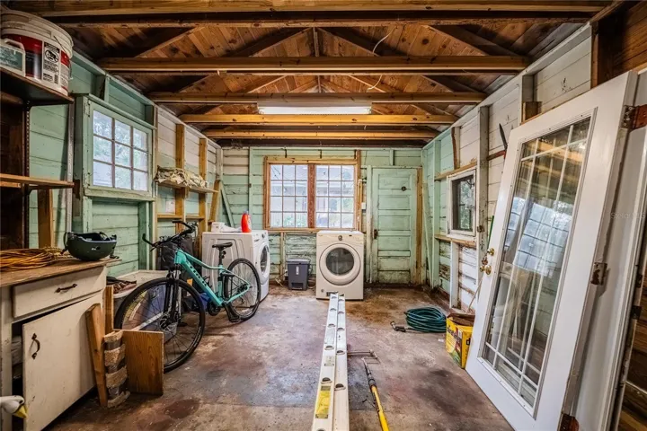 Storage & laundry