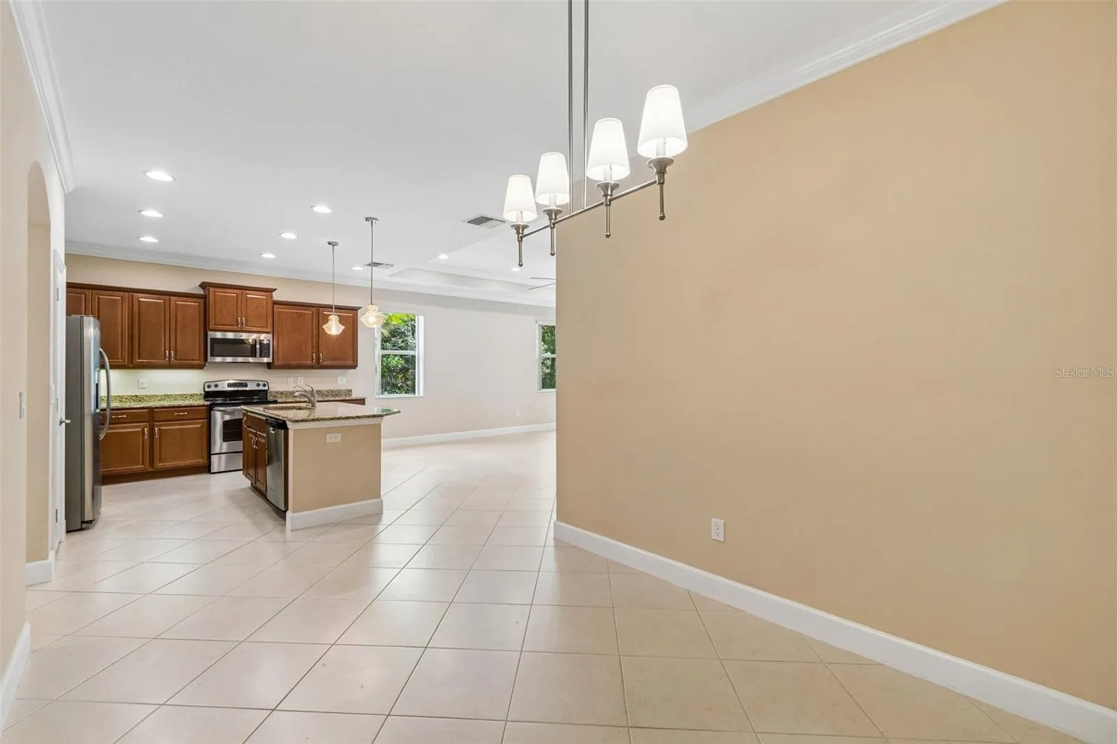 Dining Area looking out into kitchen
