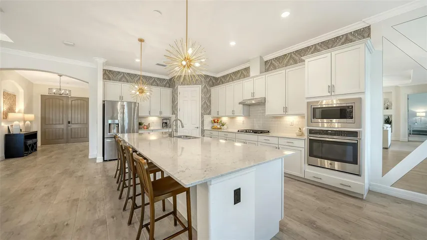 Built-in ovens and gas cooktop with venthood
