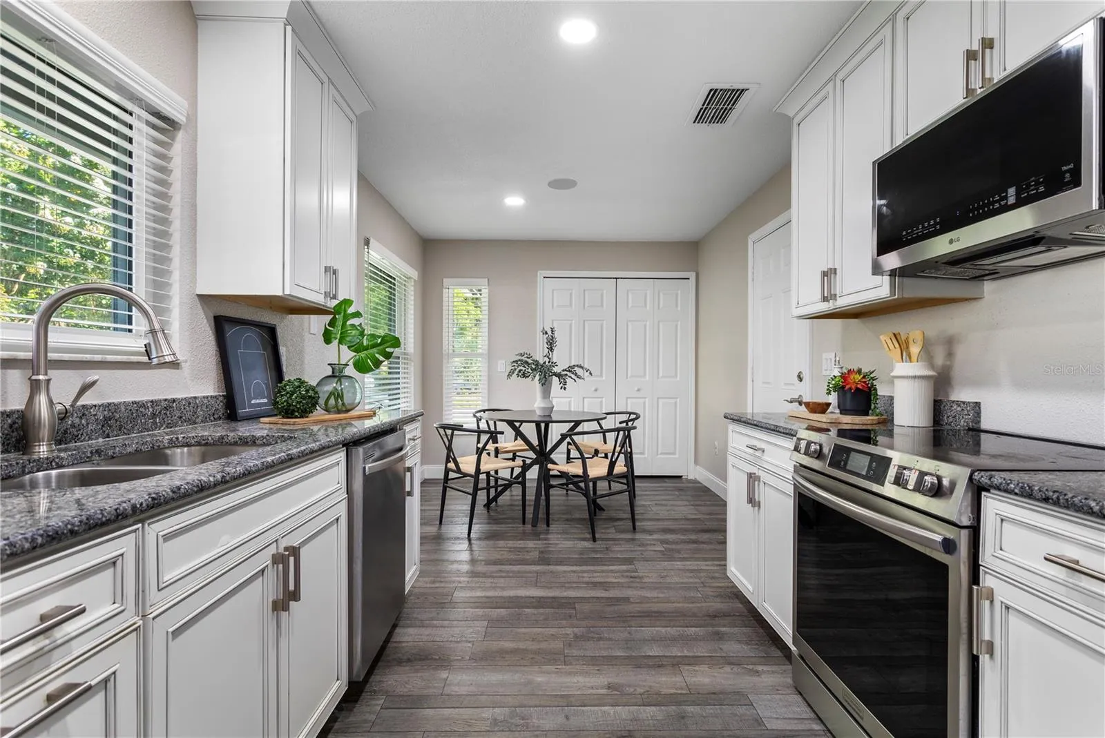 Kitchen | Breakfast Nook