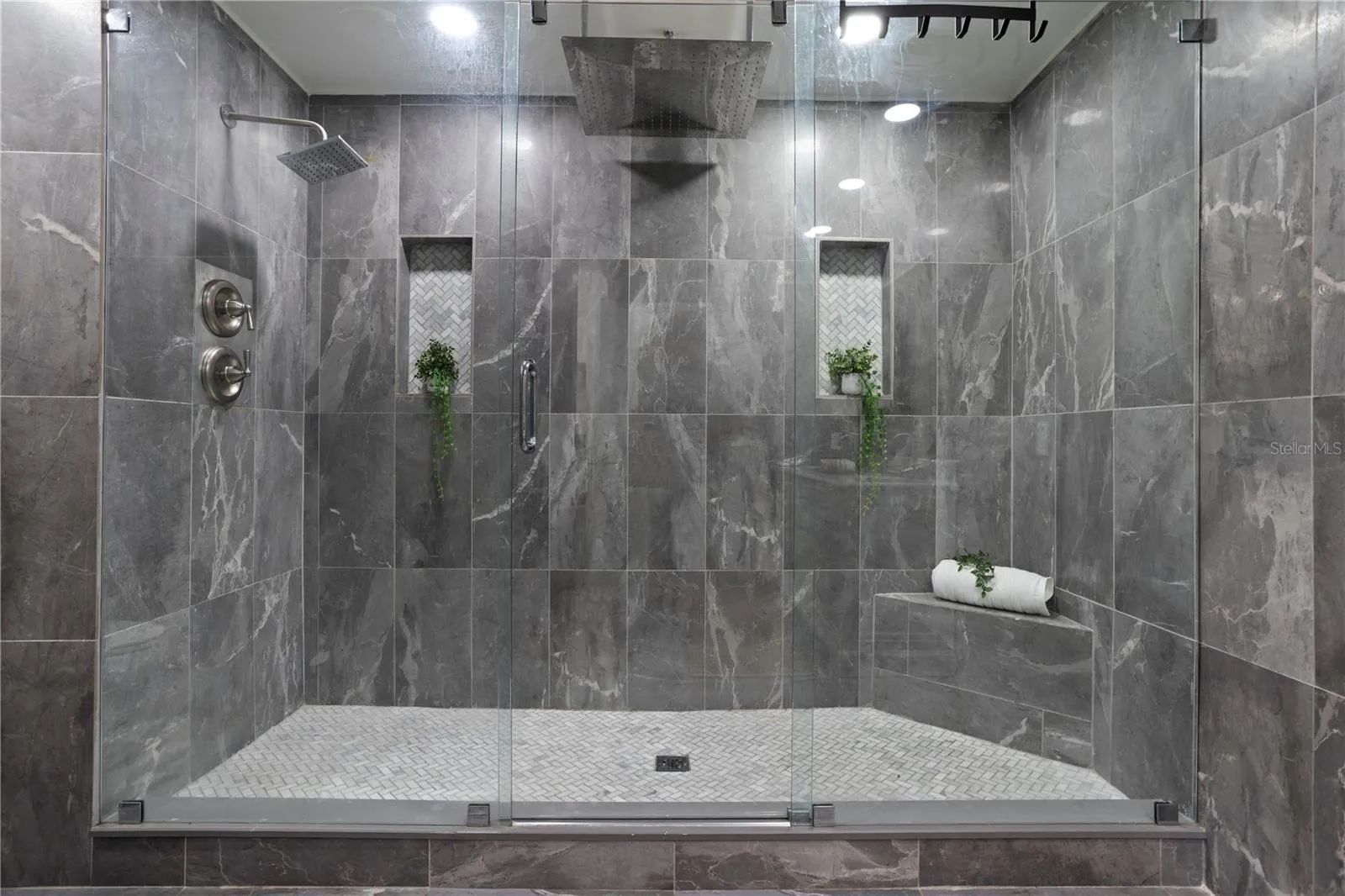Primary En Suite