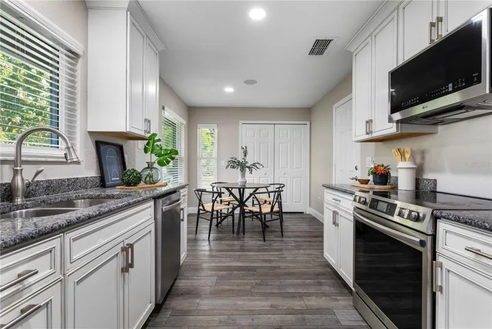 Kitchen | Breakfast Nook