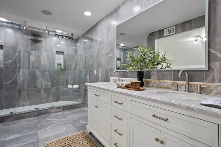 Primary En Suite