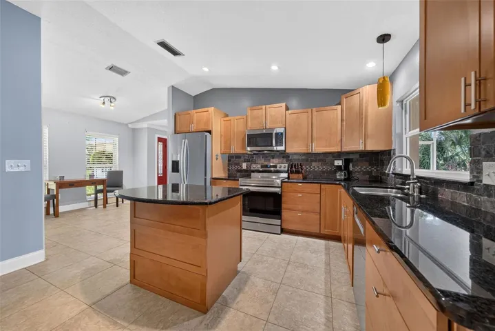 Kitchen 12'x11'