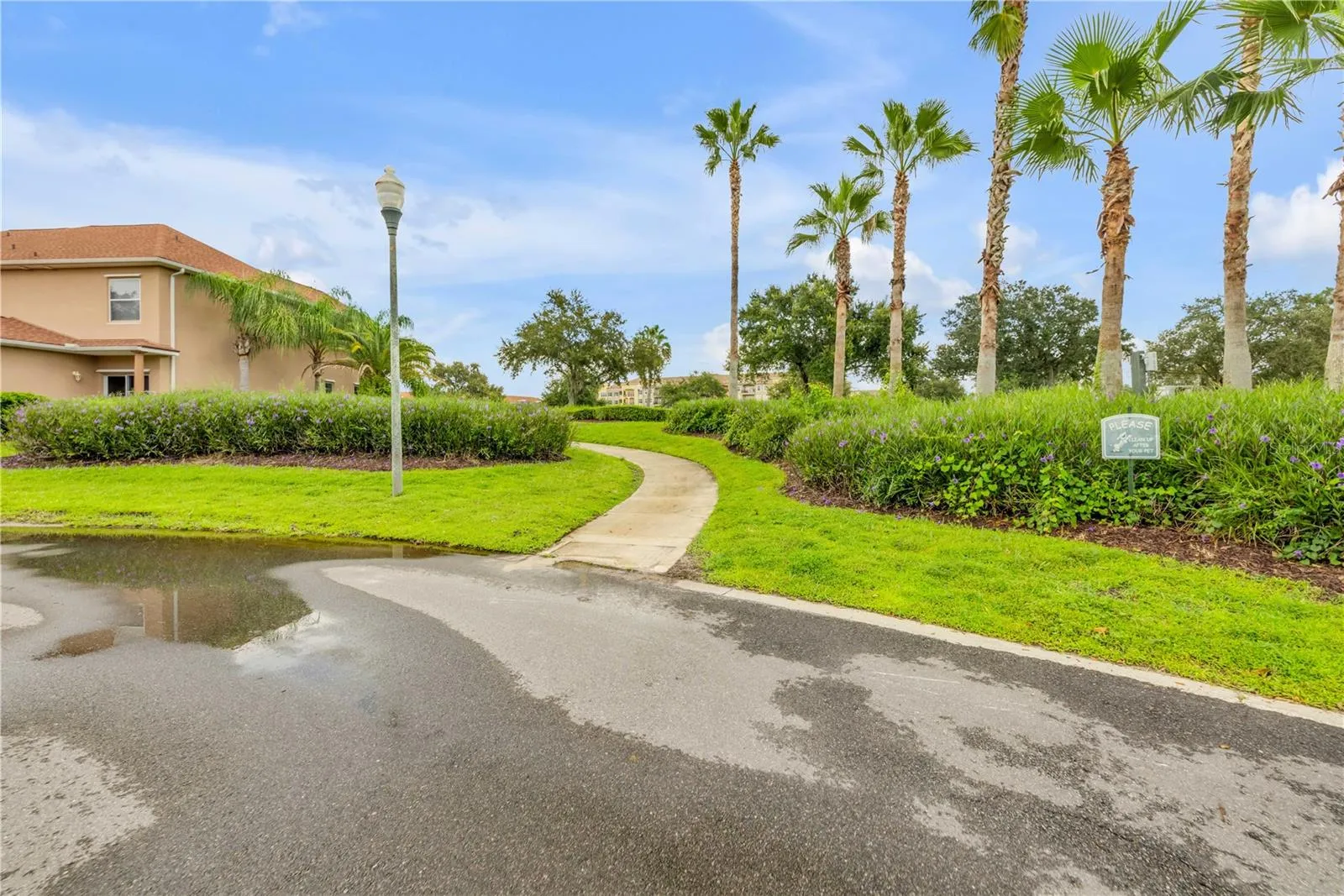 Walking trail to the Towne Center