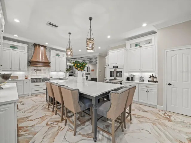 Kitchen Island bar area