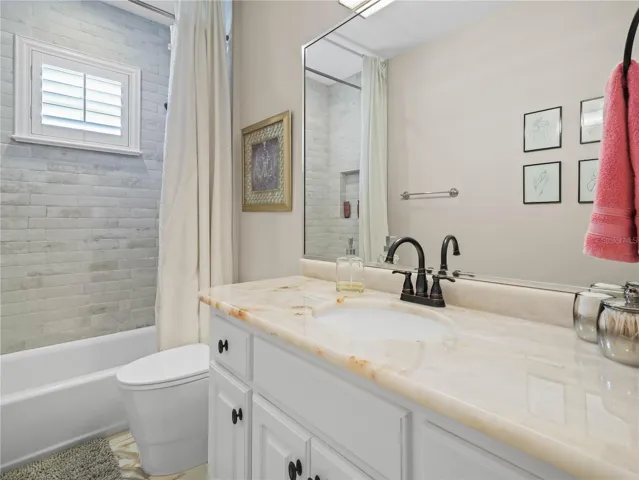 Jack and Jill upstairs bath