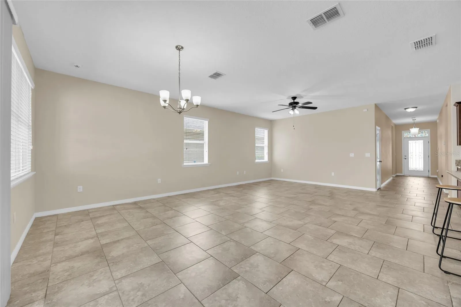 LIVINGROOM