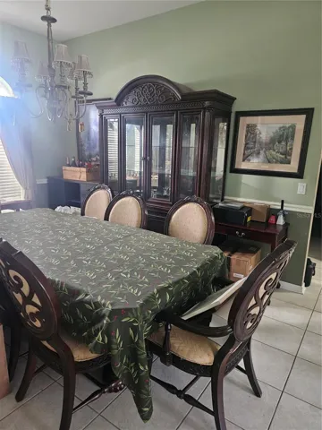 Dining area can accomadate large table