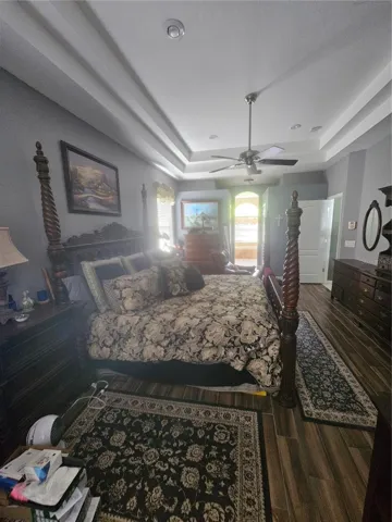 Large master with tray ceiling and sitting area