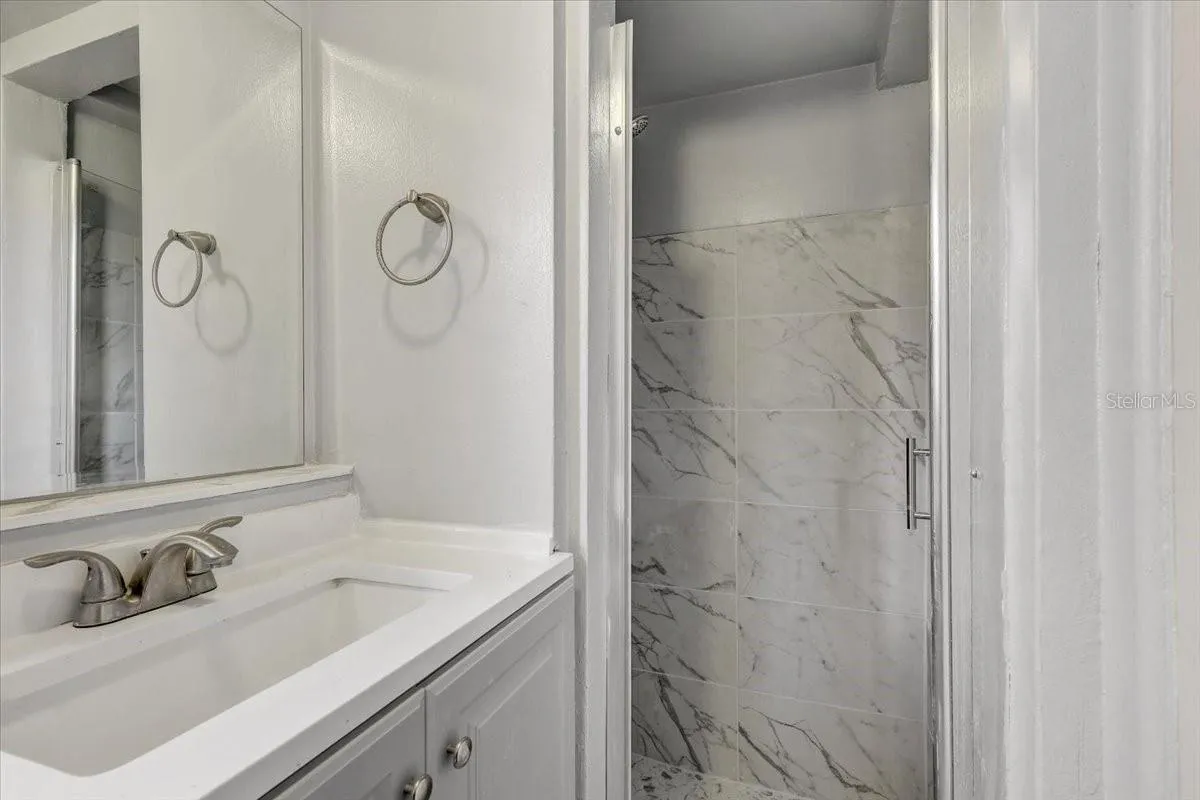 Primary en-suite bathroom