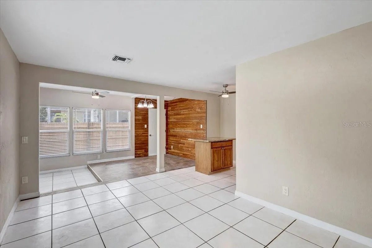 Front foyer/living room