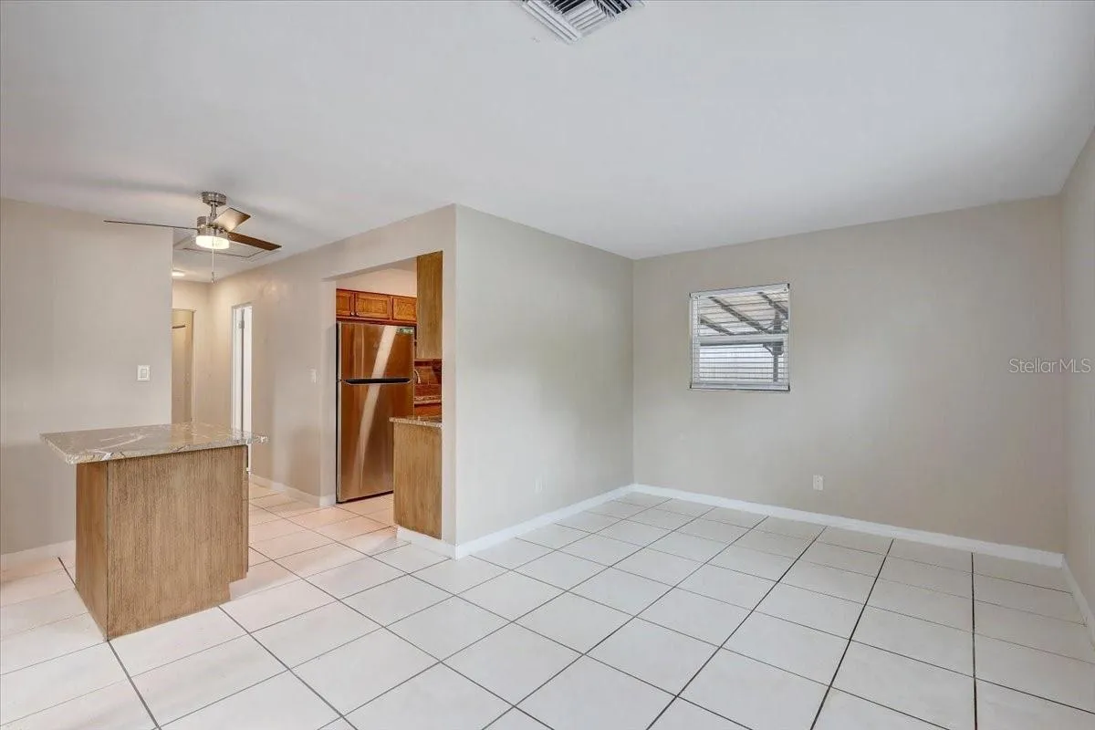 Front foyer/living room
