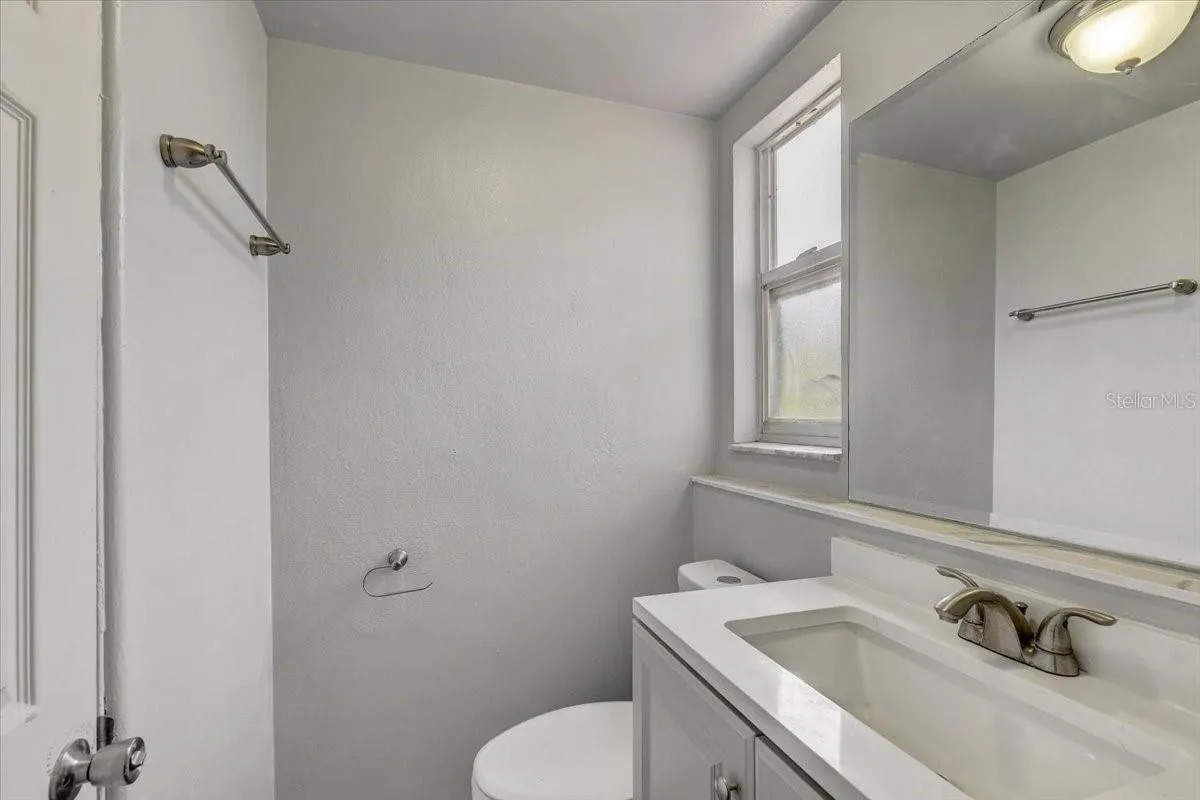 Primary en-suite bathroom