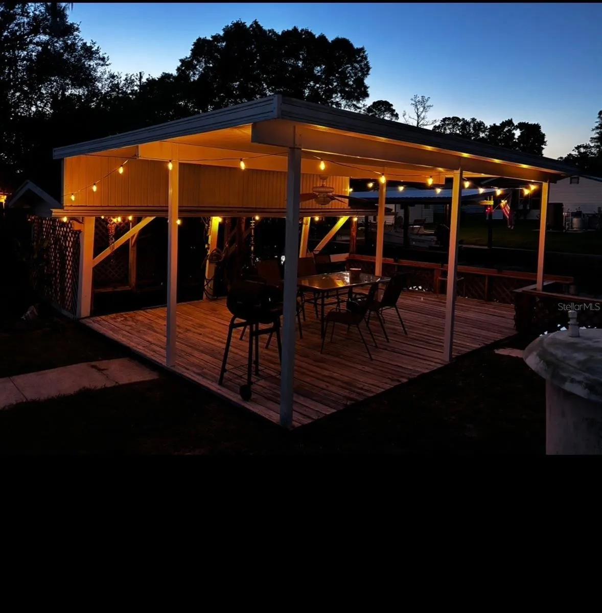 A picture in the evening, provided by seller