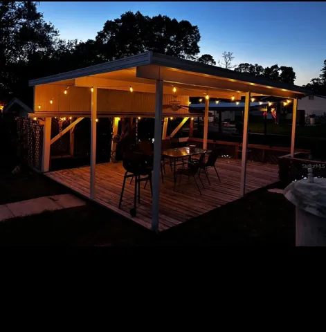 A picture in the evening, provided by seller