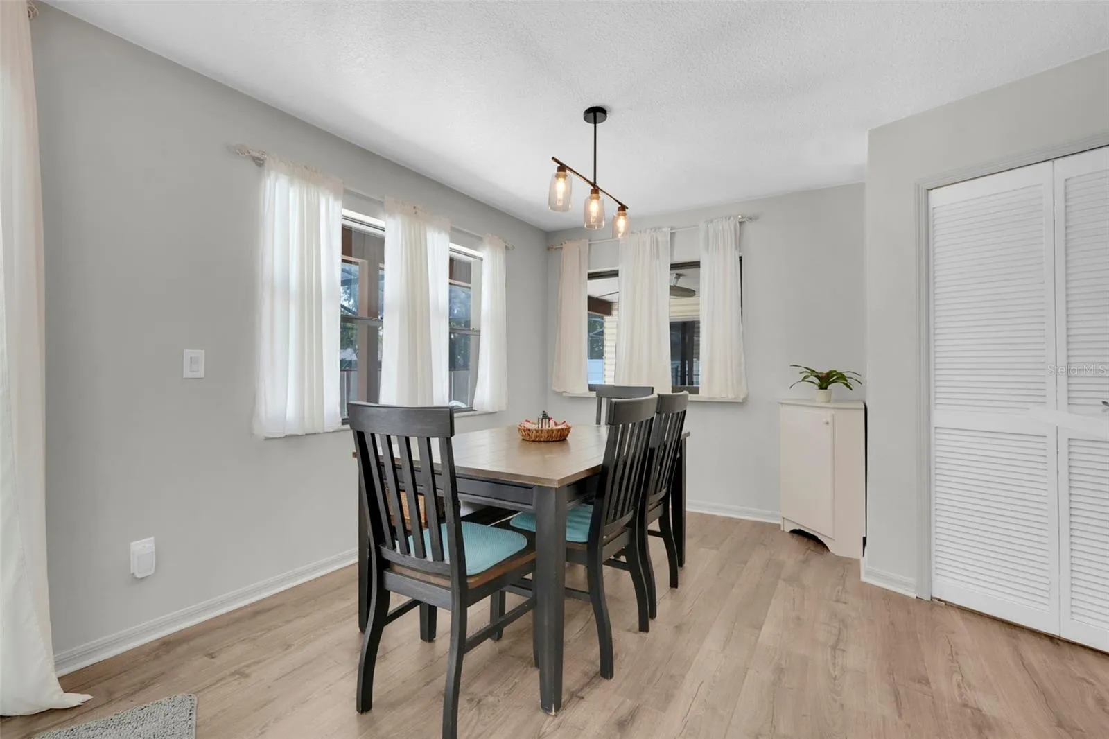 Dinette area with walk in pantry to the right