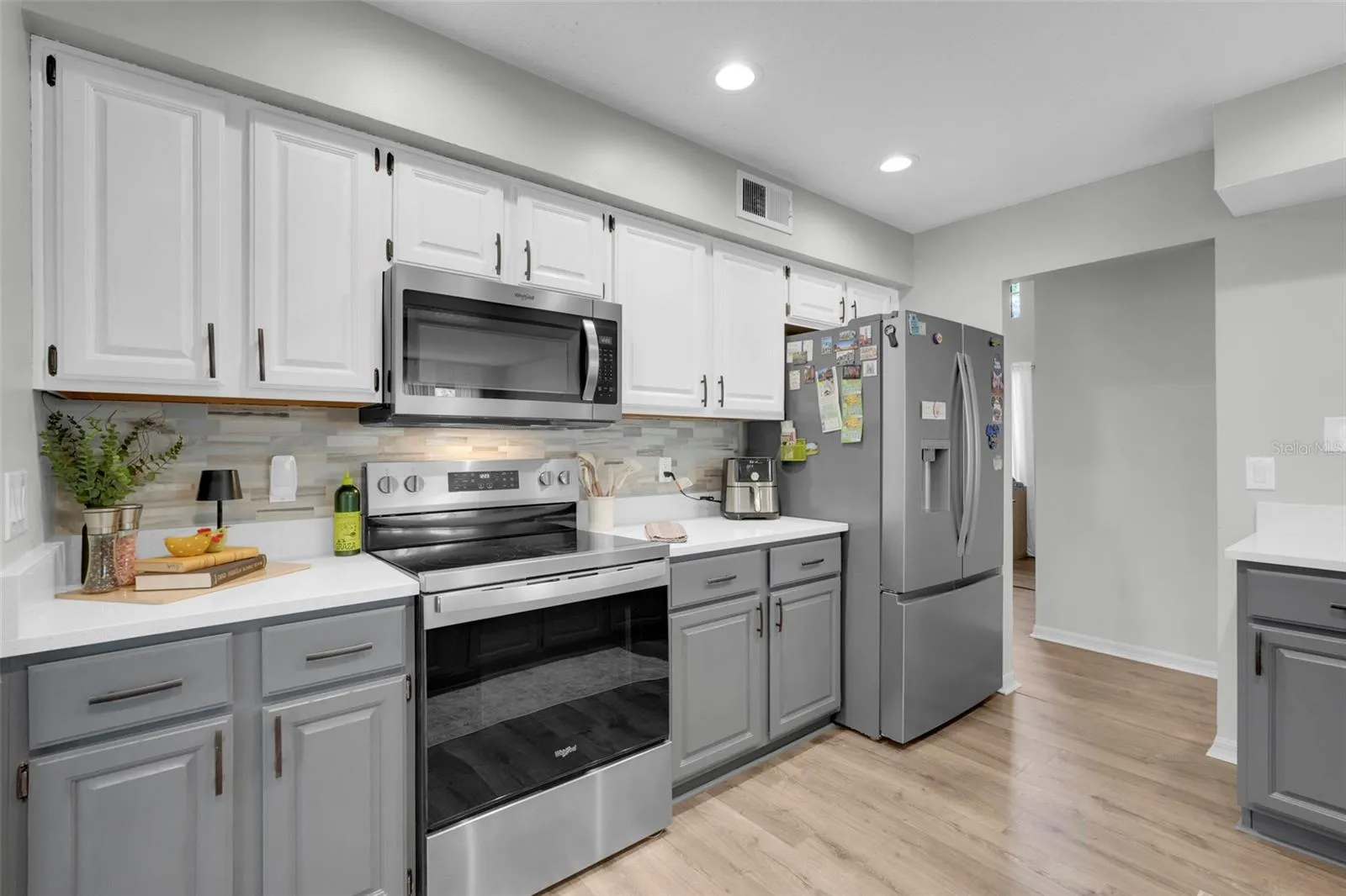 Kitchen with quartz coutertops and new appliances