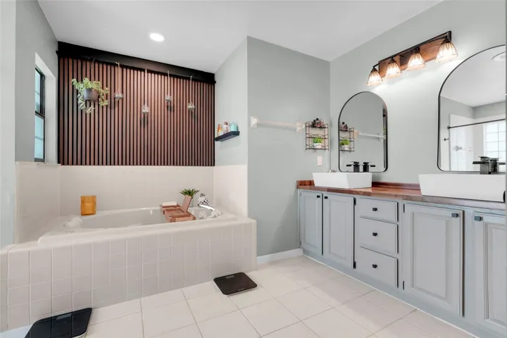 Ensuite bathroom in Primary Bedroom
