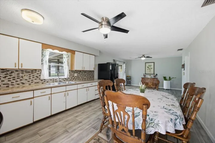 Kitchen/ Dining