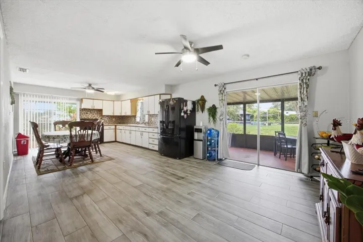 Kitchen/ Dining