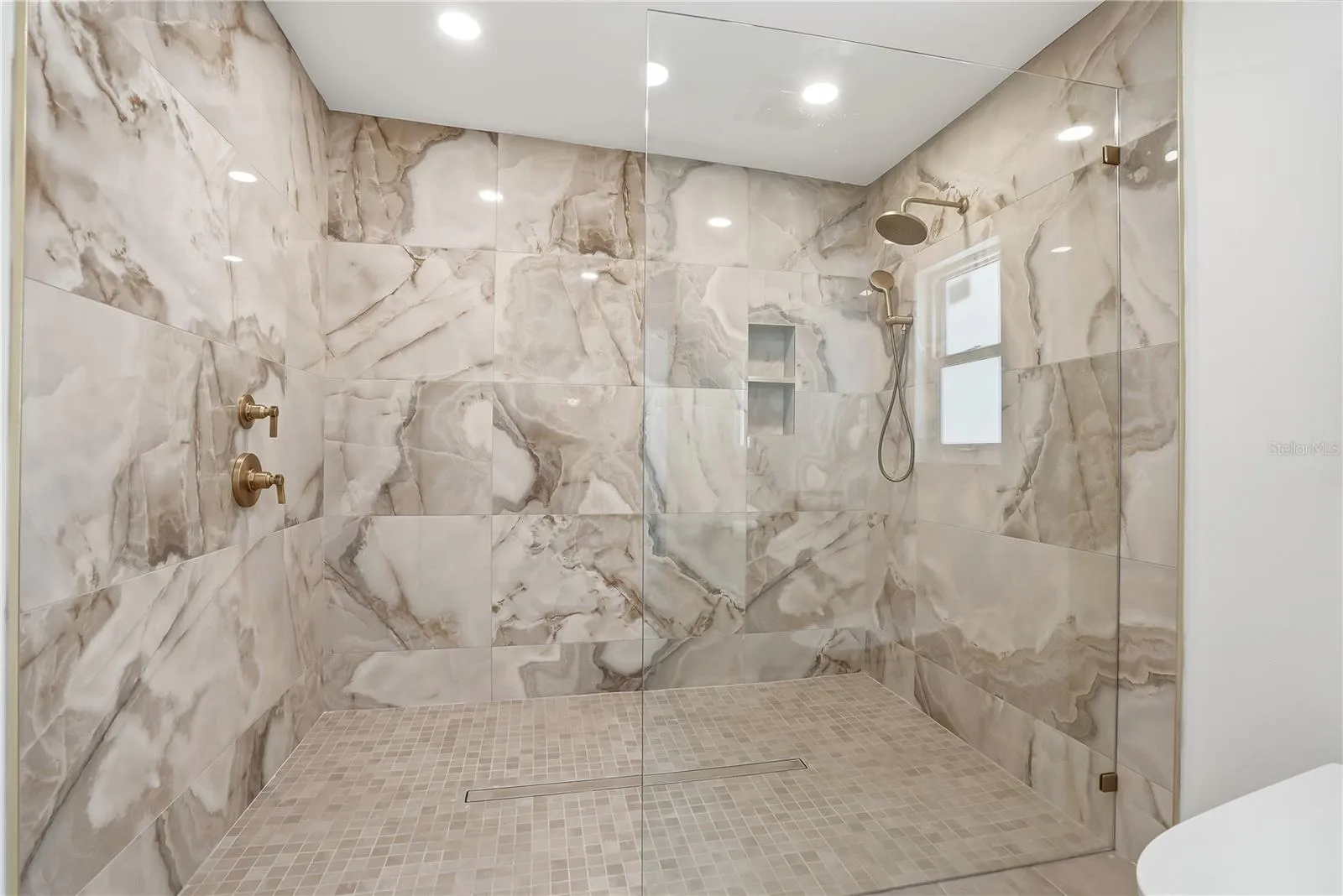 Zero-entry Shower
